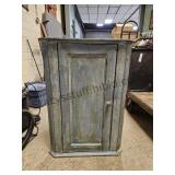 Corner Stand 24 W x 34 T