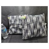 2 Throw Pillows