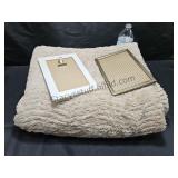 Throw Blanket & Frames