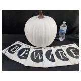 Resin Pumkin & Beware Garland