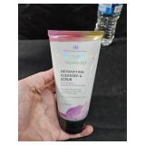Detoxifying Cleanser & Scrub
