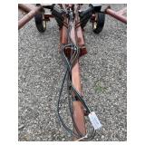 10 Wheel hay rake, good hydraulic hoses, no jack