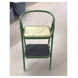 Avocado metal step stool