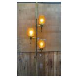 MC teardrop pole lamp