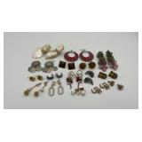 16 pairs of vintage earrings