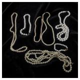 Faux pearl necklace light