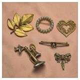 6 brooches - pearl, brass, opal agate
