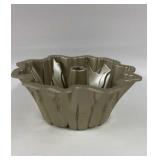 Unique metal Bundt Cake Pan 10'