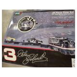 1:64 Train Set - NASCAR - NEW unopened
