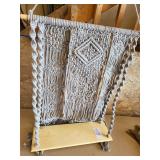 Macramï¿½ wall hanging - shelf