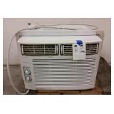 FRIDGEDAIRE 10,000btu WINDOW AC UNIT