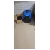 Classic Kennel and 4 Wood Legs