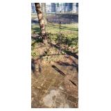 2 Pcs of Metal Yard Art