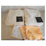 2 New Vera Wang Bath Towels, 3 Microfiber Cloths