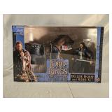 NIB 2003 LOR Deluxe Horse and Rider Set