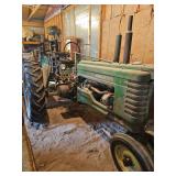 JD 'B'  tractor 1951