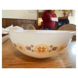 10" Town & Country pattern Pyrex Bowl