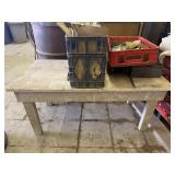 Wooden Table 46'x23'x21ï¿½