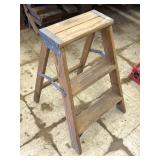 22ï¿½ Wood Step Stool