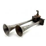 Vintage Dual Air Horn 18'