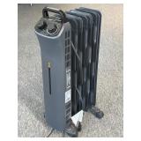Amazon Basics Radiator - works - 27" tall