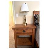 Broyhill Attic Heirlooms Nightstand with Lamp 28"