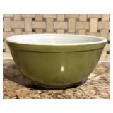 Pyrex Verde Mixing Bowl 9" x 4"