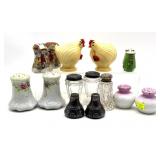 Salt & Pepper Shakers : Plastic Chickens,