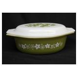 Pyrex dish w / lid Pyrex dish w / lid