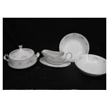 2 Serving bowls, gravy boat & Serving dish w/lid 2 Serving bowls, gravy boat & Serving dish w/lid