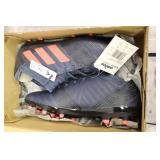 Young ladies 5.5 Soccar cleats BNWT Young ladies 5.5 Soccar cleats BNWT
