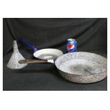 2 pans / funnel 2 pans / funnel