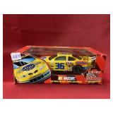 1:24 Die-Cast replica Ernie Irvan racing