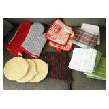 Oven Mitts & pot holders & wash cloths Oven Mitts & pot holders & wash cloths