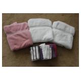 3 Bath Towels and 8 washcloths 3 Bath Towels and 8 washcloths