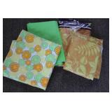 4 Table cloths 4 Table cloths