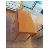 39.5' x 35.5' Drop side table 39.5' x 35.5' Drop side table