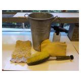 Galvanized pail Chamois wash mit /brush Galvanized pail Chamois wash mit /brush