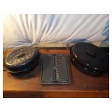 2 Roasting pans and broiling pan 2 Roasting pans and broiling pan