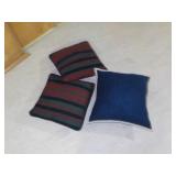 3 Throw pillows 3 Throw pillows