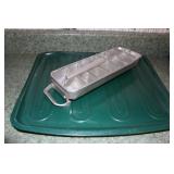 Vintage Ice Cube Tray / dish rack mat Vintage Ice Cube Tray / dish rack mat