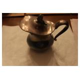 Pewter Creamer w lid Pewter Creamer w lid