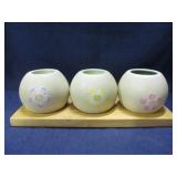 three little pots
