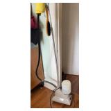 Clothing steamer