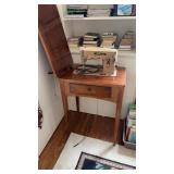 Singer seeing machine w/ table