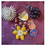 Pins & brooches