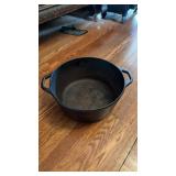 Cast iron pot