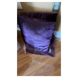 Throw pillows, placemat