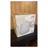OFFSITE ITEM - Salton ice maker