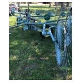 John Deere 702 Hay Rake